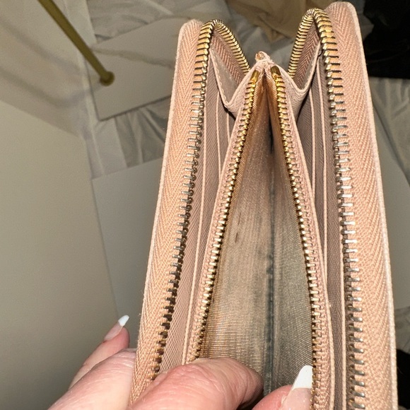 Prada Large Saffiano Zippy Wallet Pink - Picture 5 of 5